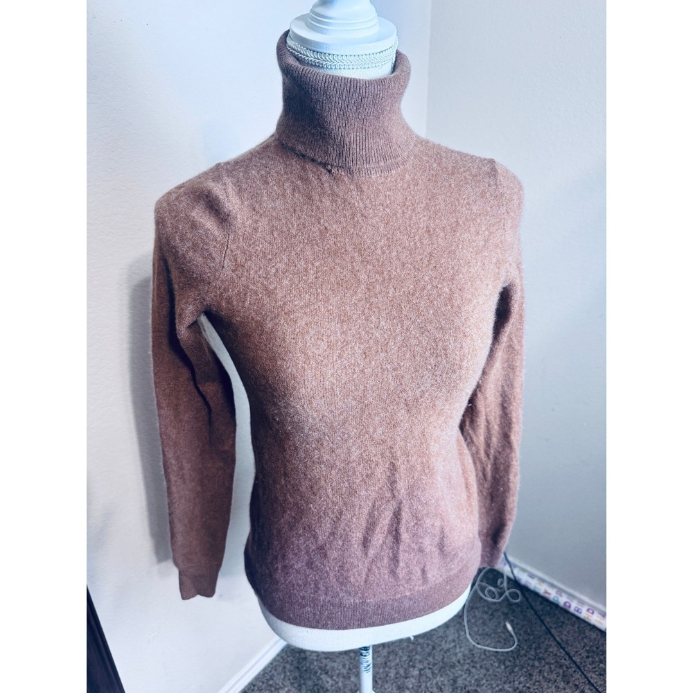 C Bloomingdales 100% Cashmere Womens Camel Brown Turtleneck Knit Sweater Classic